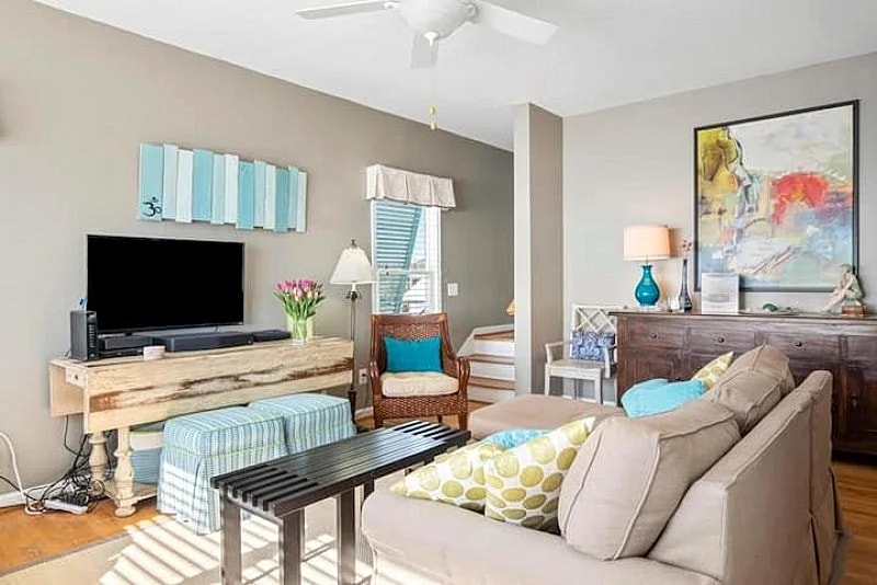 1 Summer Place- Oceanfront and Pet Friendly-Private Volleyball Ct, Spacious Deck and Screened in Porch in Folly Beach, South Carolina, United States — photo 3