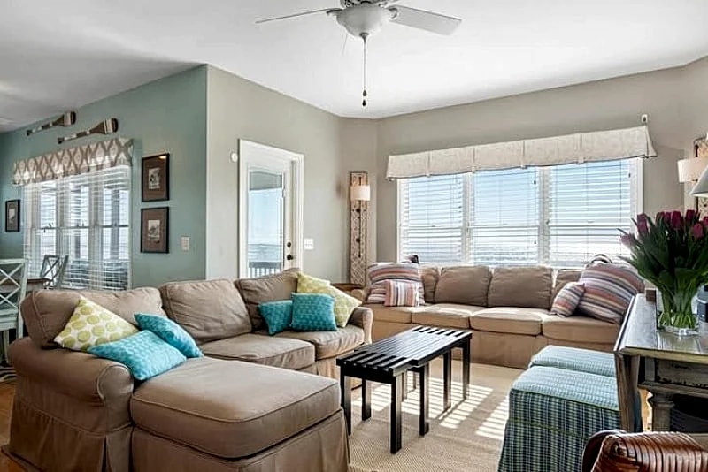 1 Summer Place- Oceanfront and Pet Friendly-Private Volleyball Ct, Spacious Deck and Screened in Porch in Folly Beach, South Carolina, United States — photo 2