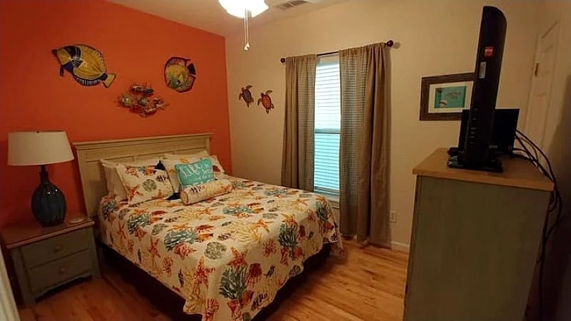 Seaside Villa 101- Oceanfront Condo! Great Beach Access and Stunning Views! in Folly Beach, South Carolina, United States — photo 4