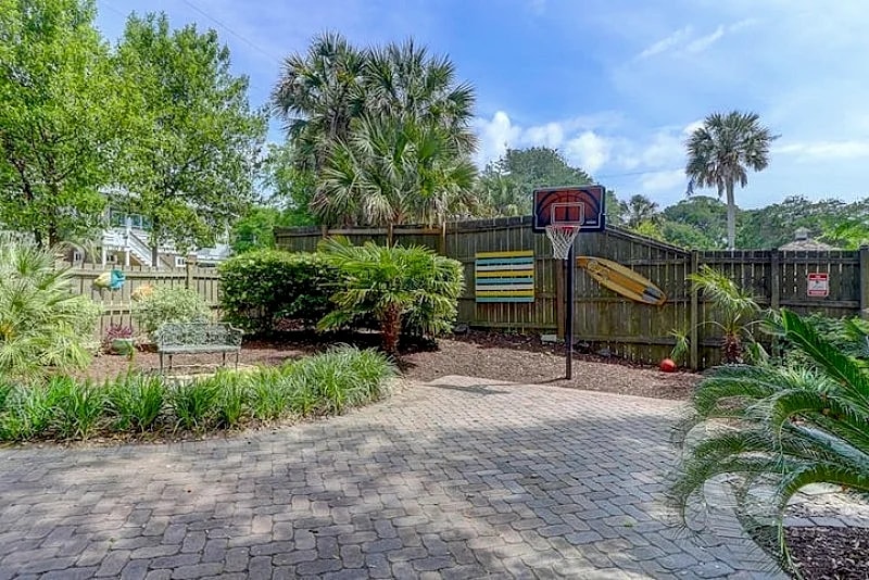 Blue Pearl- Welcome to the Blue Pearl! Pet Friendly & 1 Block to Town in Folly Beach, South Carolina, United States — photo 4
