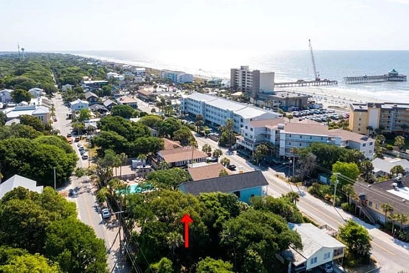 Blue Pearl- Welcome to the Blue Pearl! Pet Friendly & 1 Block to Town in Folly Beach, South Carolina, United States — photo 5