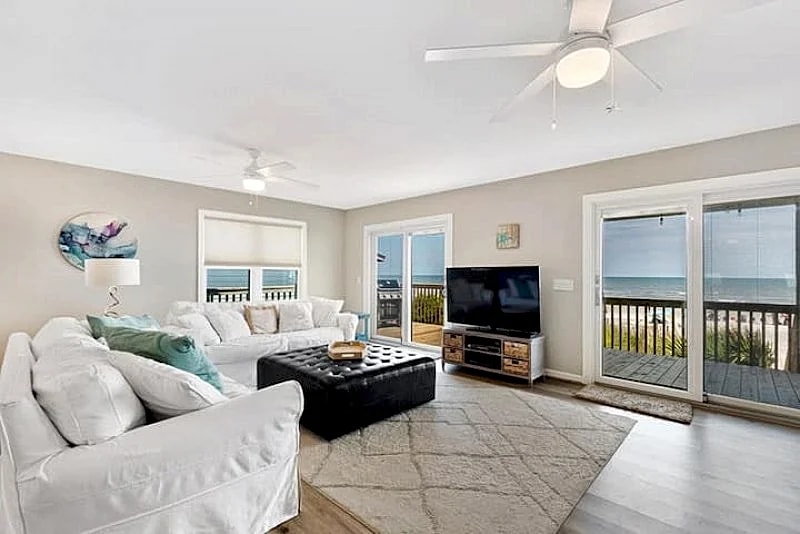No Egrets- Oceanfront Luxury Home with Large Deck & Direct Beach Access in Folly Beach, South Carolina, United States — photo 2