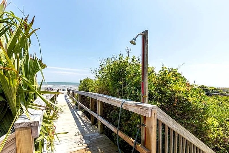 No Egrets- Oceanfront Luxury Home with Large Deck & Direct Beach Access in Folly Beach, South Carolina, United States — photo 4