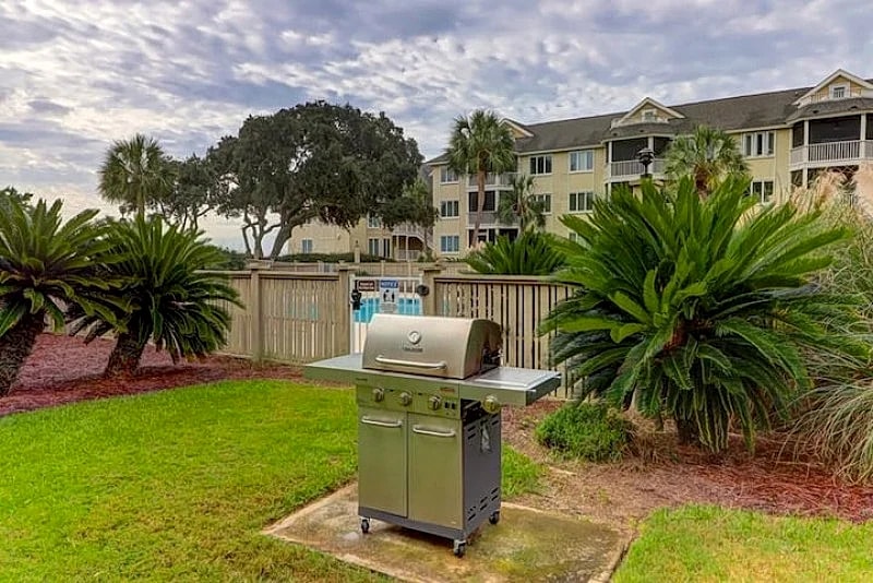 End unit, Ocean views, 1st Floor w/steps off screen porch, Flexible Cancellation in Isle of Palms, South Carolina, United States — photo 5