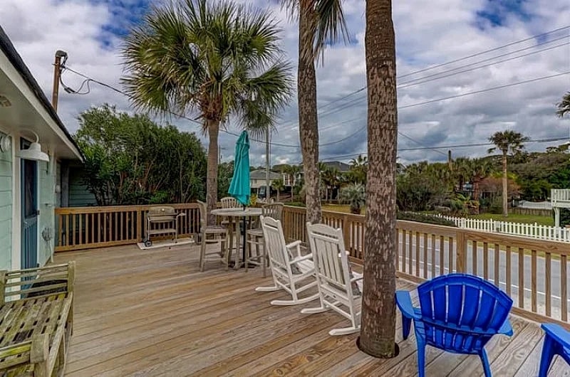 817 East Arctic- Oceanfront home with private beachfront deck in Folly Beach, South Carolina, United States — photo 2