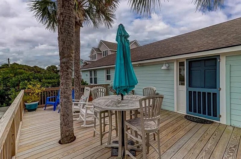 817 East Arctic- Oceanfront home with private beachfront deck in Folly Beach, South Carolina, United States — photo 4