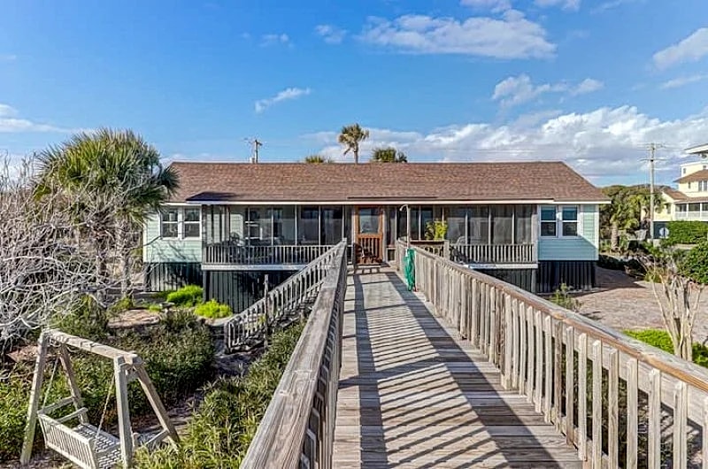 817 East Arctic- Oceanfront home with private beachfront deck in Folly Beach, South Carolina, United States — photo 3