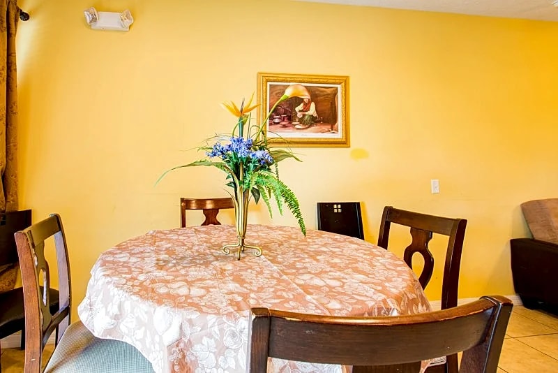 Unit 2 - 3 bedroom home in Kissimmee, Florida, United States — photo 4