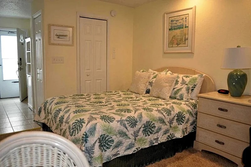 Ocean Block Condo, Steps from the Beach, Balcony, Linens, Paper Goods, Beach Items - UNIT 4 in Ocean City, Maryland, United States — photo 3