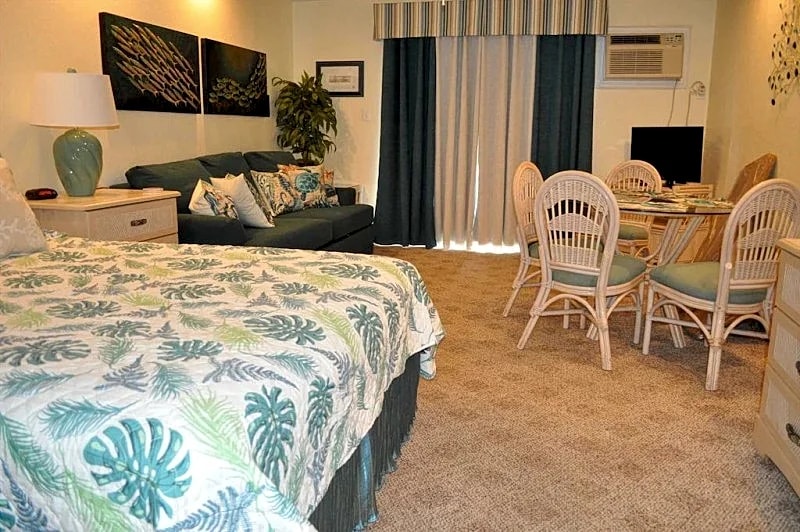 Ocean Block Condo, Steps from the Beach, Balcony, Linens, Paper Goods, Beach Items - UNIT 4 in Ocean City, Maryland, United States — photo 4