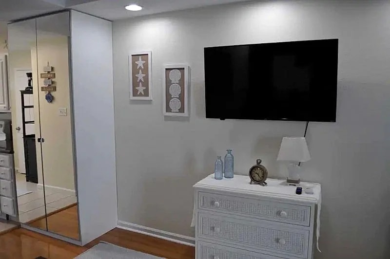 Ocean Block Condo, Steps from the Beach, Balcony, Linens, Paper Goods, Beach Items - UNIT 5 in Ocean City, Maryland, United States — photo 3