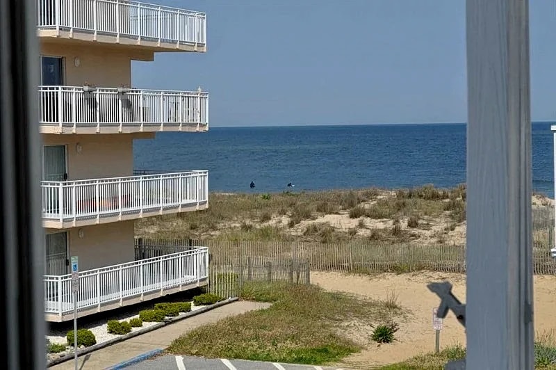 Ocean View Studio Condo, Steps from the Beach, Balcony, Linens, Paper Goods, Beach Items - Unit 7 in Ocean City, Maryland, United States — photo 4