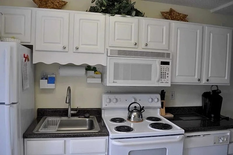Ocean Block Condo, Steps from the Beach, Balcony, Linens, Paper Goods, Beach Items - UNIT 9 in Ocean City, Maryland, United States — photo 4