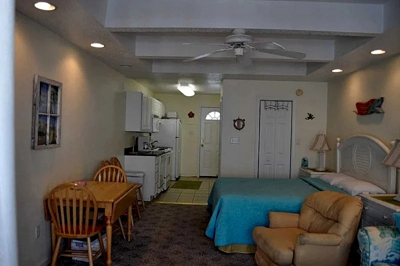 Ocean Block Condo, Steps from the Beach, Balcony, Linens, Paper Goods, Beach Items - UNIT 10 in Ocean City, Maryland, United States — photo 4