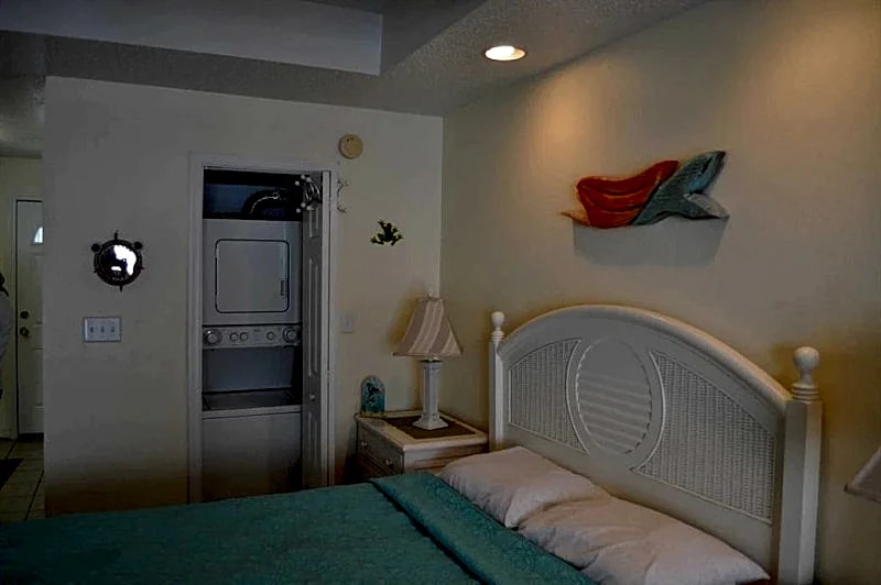 Ocean Block Condo, Steps from the Beach, Balcony, Linens, Paper Goods, Beach Items - UNIT 10 in Ocean City, Maryland, United States — photo 5