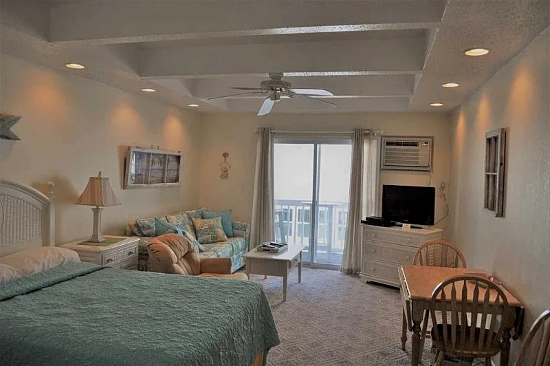 Ocean Block Condo, Steps from the Beach, Balcony, Linens, Paper Goods, Beach Items - UNIT 10 in Ocean City, Maryland, United States — photo 2