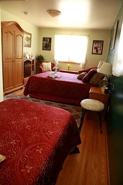 Jade Room | A Garden Stroll Bed & Breakfast in Stratford, Ontario, Canada — photo 3