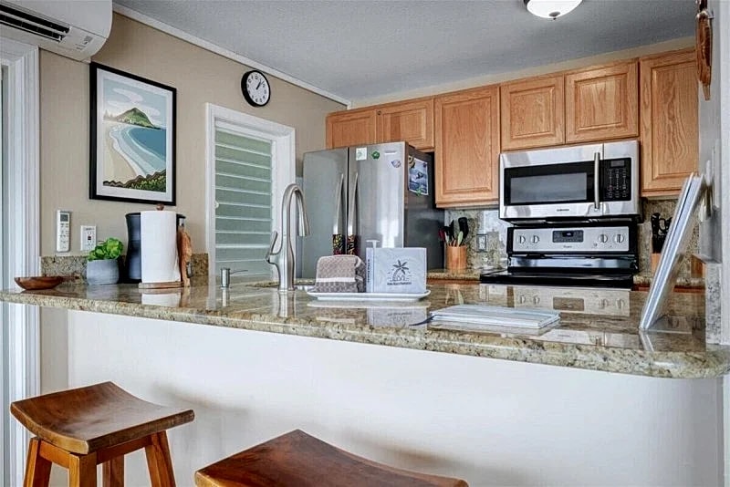 Oceanfront Banyan Tree 200 in Kailua Kona, 2BR, 2BA, perfect for 4 guests in North Kona, Hawaii, United States — photo 2