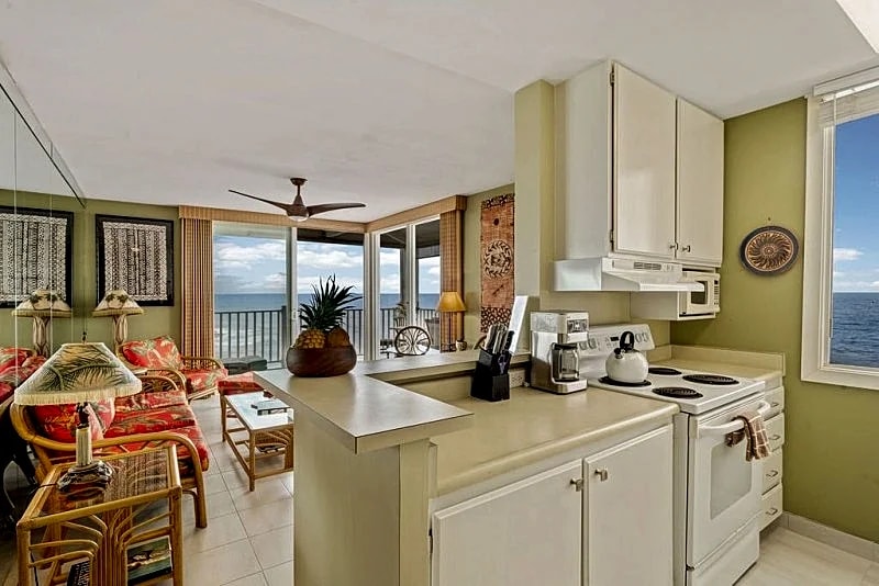 Hale Kona Kai 212 - Absolute Oceanfront condo with large wraparound lanai in North Kona, Hawaii, United States — photo 2