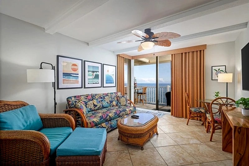 Experience oceanfront luxury at Hale Kona Kai 301, a perfect getaway in North Kona, Hawaii, United States — photo 2