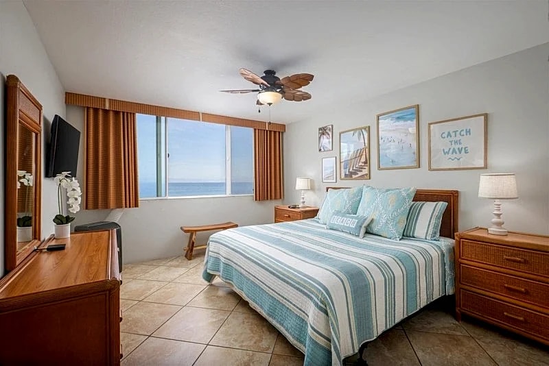 Experience oceanfront luxury at Hale Kona Kai 301, a perfect getaway in North Kona, Hawaii, United States — photo 4