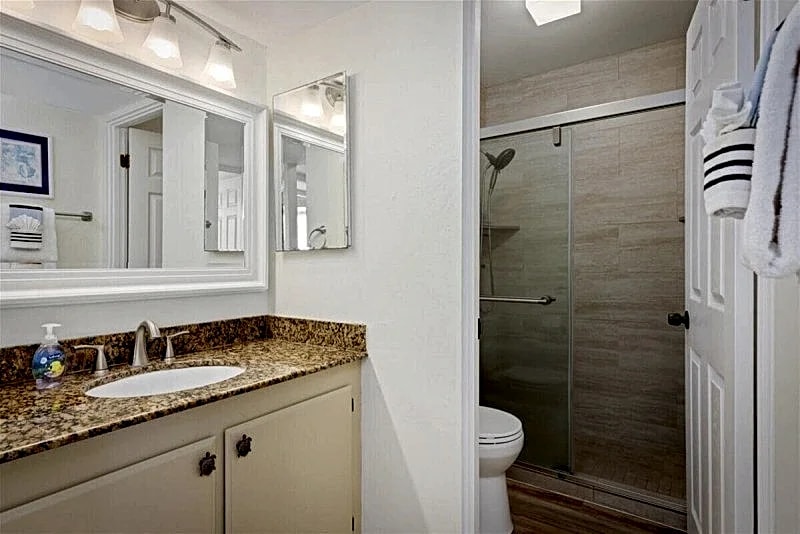 Hale Kona Kai 412 absolute oceanfront condo with wrap around lanai in North Kona, Hawaii, United States — photo 5