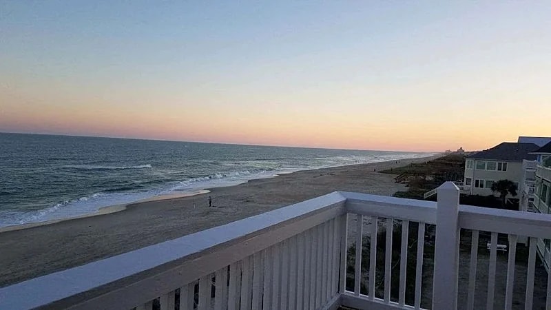 Sun Skipper Ocean Front Top Floor Pink Coral Buidling in Carolina Beach, North Carolina, United States — photo 2