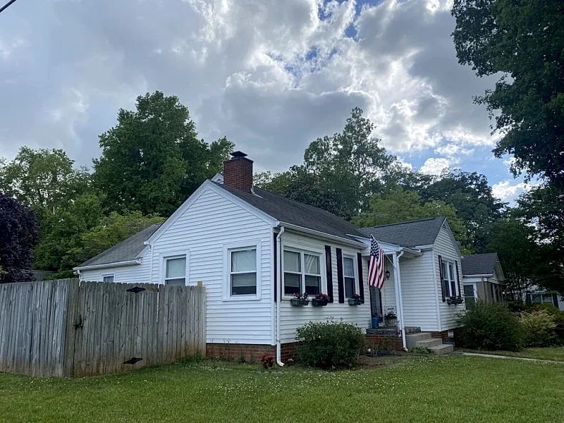 Uptown Oasis Eclectic Cottage: Houses for Rent in High Point in High Point, North Carolina, United States — photo 3