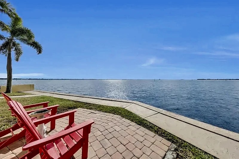 The River View 1008 - SE Cape Coral Riverfront Luxury Pool Home Pool Table and more in Cape Coral, Florida, United States — photo 4