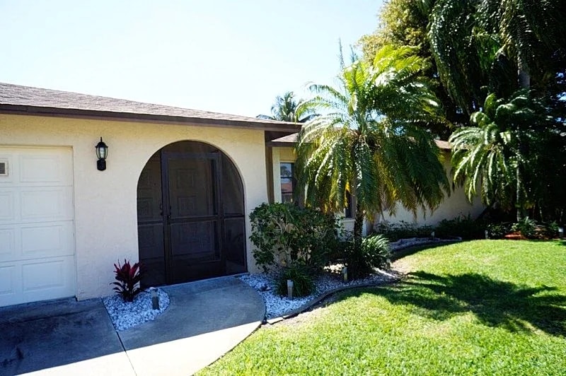 Villa Lake Mohave 1018 3 BR 2 Ba heated pool southern exposure free internet in Cape Coral, Florida, United States — photo 3
