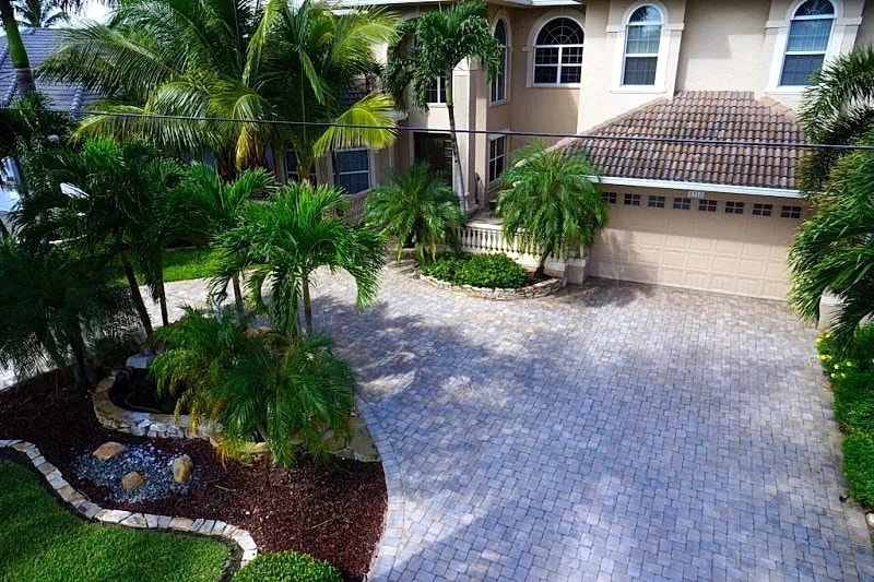 Palm Villa 1009 SW Cape Coral estate home 4B 3.5 BA heated Pool and Spa Fitnessroom in Cape Coral, Florida, United States — photo 2