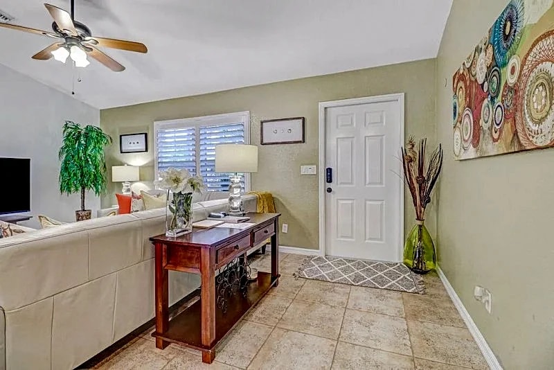 Jenny 1060 SW Cape Coral 3b 2ba home electric heated pool and spa HSW Internet fenced yard in Cape Coral, Florida, United States — photo 3