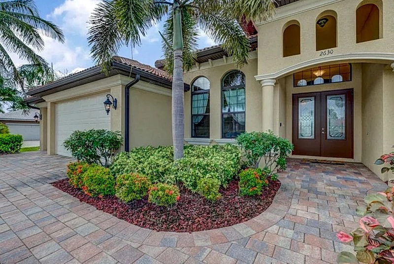 Villa Gasparilla1004 SW Cape Coral 3b 2ba, den luxury, heated pool spa gulf access canal Boat Dock in Cape Coral, Florida, United States — photo 2