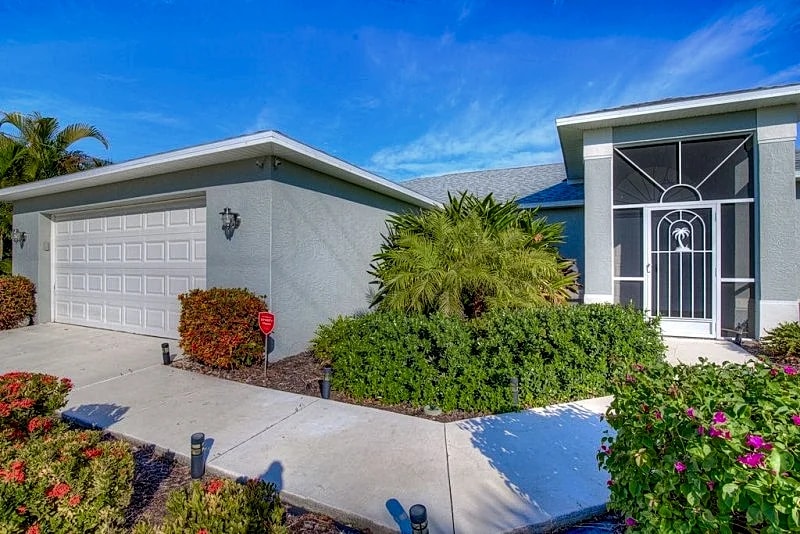 Lazy Lagoon 1010 SE Cape Coral Heated Pool on Canal in Cape Coral, Florida, United States — photo 2