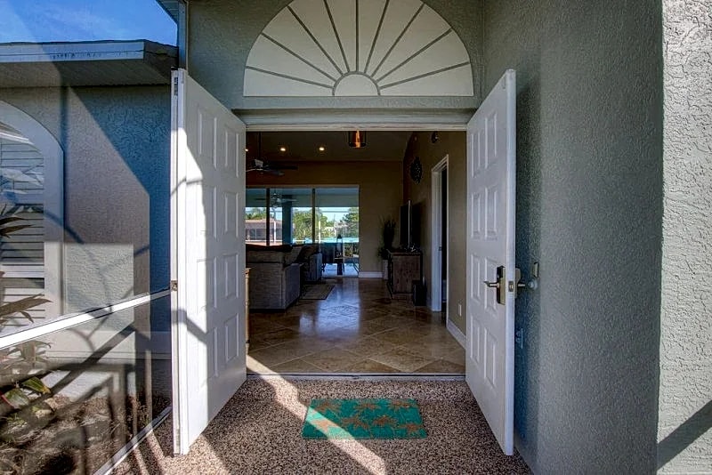 Lazy Lagoon 1010 SE Cape Coral Heated Pool on Canal in Cape Coral, Florida, United States — photo 4