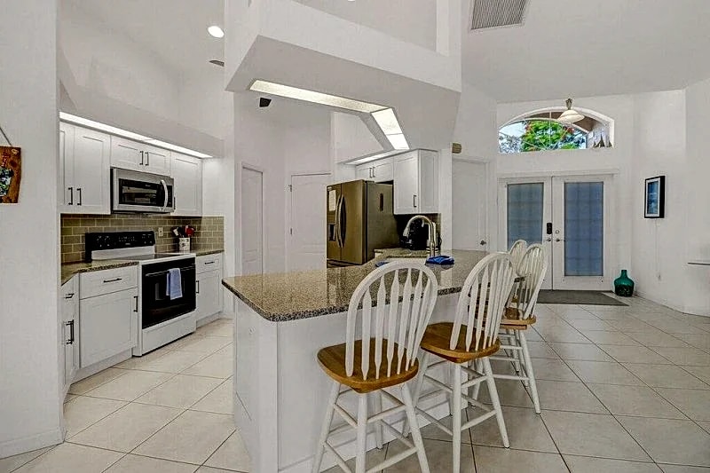 Villa Fish & Sips 1023 - Cape Coral 3b/2ba luxury home w/electric heated pool, gulf access canal in Cape Coral, Florida, United States — photo 5