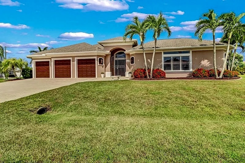 Bent Residence 1002 - SW Cape Coral Electric Heated Pool/Spa Courtyard Home, Game Room