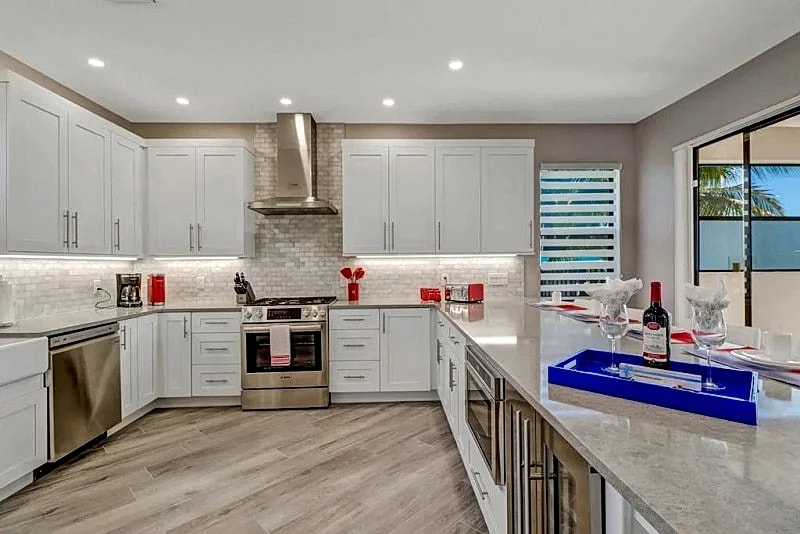 Laguna Lake 1034 - NW Cape Coral Waterfront, Luxury Pool/Spa Home, Newly remodeled in Cape Coral, Florida, United States — photo 5
