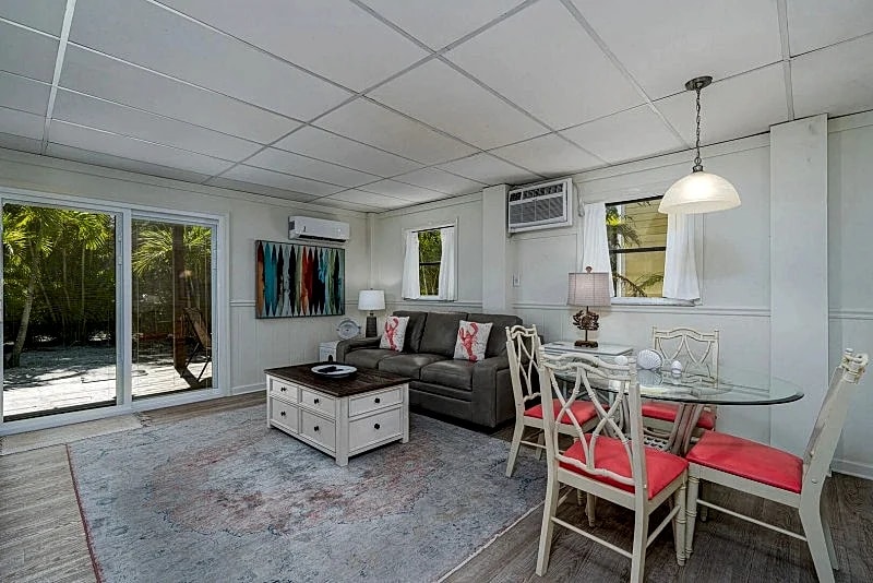 258 Ostego Lazy Lobster Lower | Coastal Vacation in Fort Myers Beach, Florida, United States — photo 2