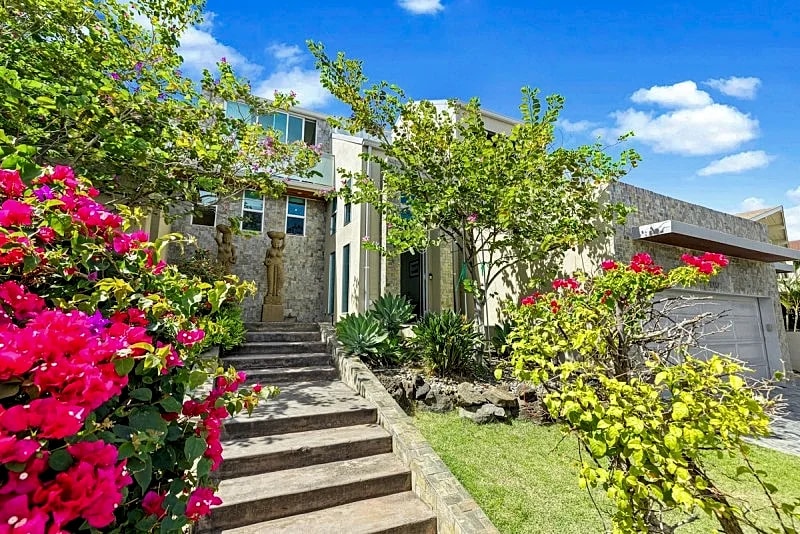 Luxury Hawaii Kai Villa Luana: Ocean View, Saltwater Pool, 5 Min to Sandy Beach in Honolulu, Hawaii, United States — photo 5