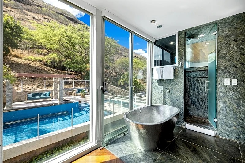 Luxury Hawaii Kai Villa Luana: Ocean View, Saltwater Pool, 5 Min to Sandy Beach in Honolulu, Hawaii, United States — photo 4