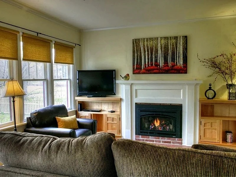 Charming Cottage by the Lake - Family & Pet Friendly - Fort Grounds Neighborhood in Coeur D Alene, Idaho, United States — photo 4