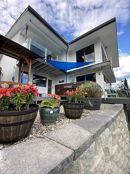 Spectacular Lake View Dwelling CDA in Coeur D Alene, Idaho, United States — photo 2