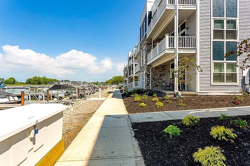 Lake House Ohio-3 Bedroom Condo with Pool & Dock in Lakeside Marblehead, Ohio, United States — photo 4