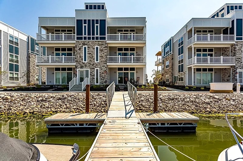 Lake House Ohio-3 Bedroom Condo with Pool & Dock in Lakeside Marblehead, Ohio, United States — photo 1