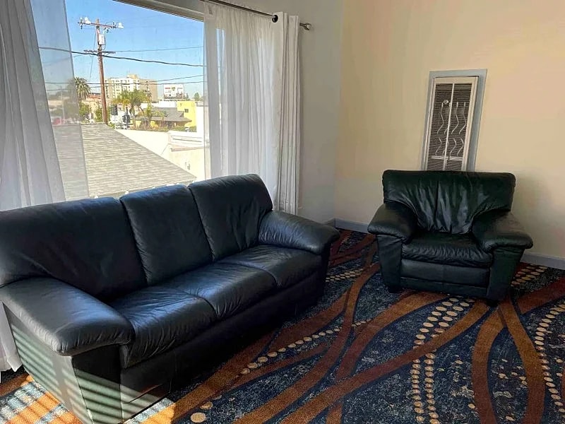 Stylish and modern Alamitos Beach apartment | Long Beach in Long Beach, California, United States — photo 4