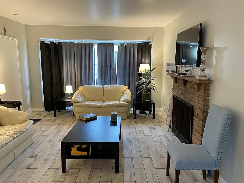 5612/1 Only two Roomate’s in my apartment | Long Beach Rental