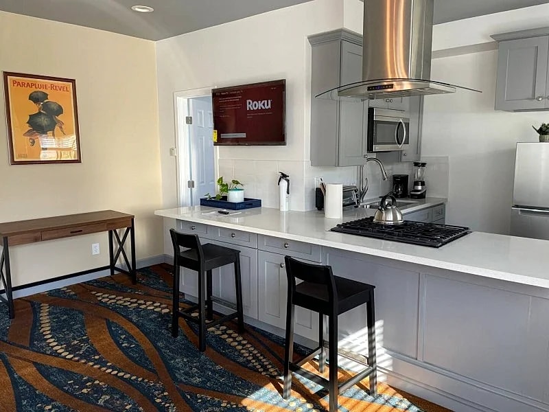 Long Beach Vacation Apartment, private and secure bedroom