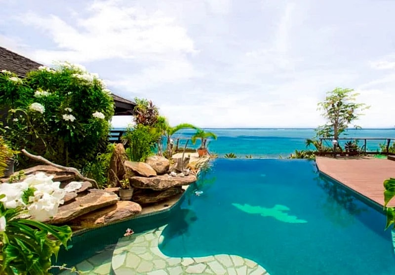 Beautiful Oceanfront bungalow with Infinity Pool! in Haapiti, Moorea Maiao, French Polynesia — photo 5