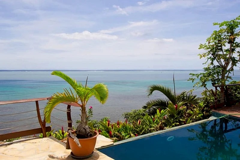 Beautiful Oceanfront bungalow with Infinity Pool! in Haapiti, Moorea Maiao, French Polynesia — photo 2